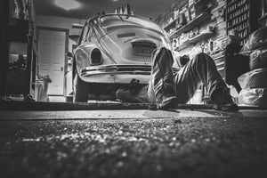 modern-3-piece-canvas-print-oldtimer-repair