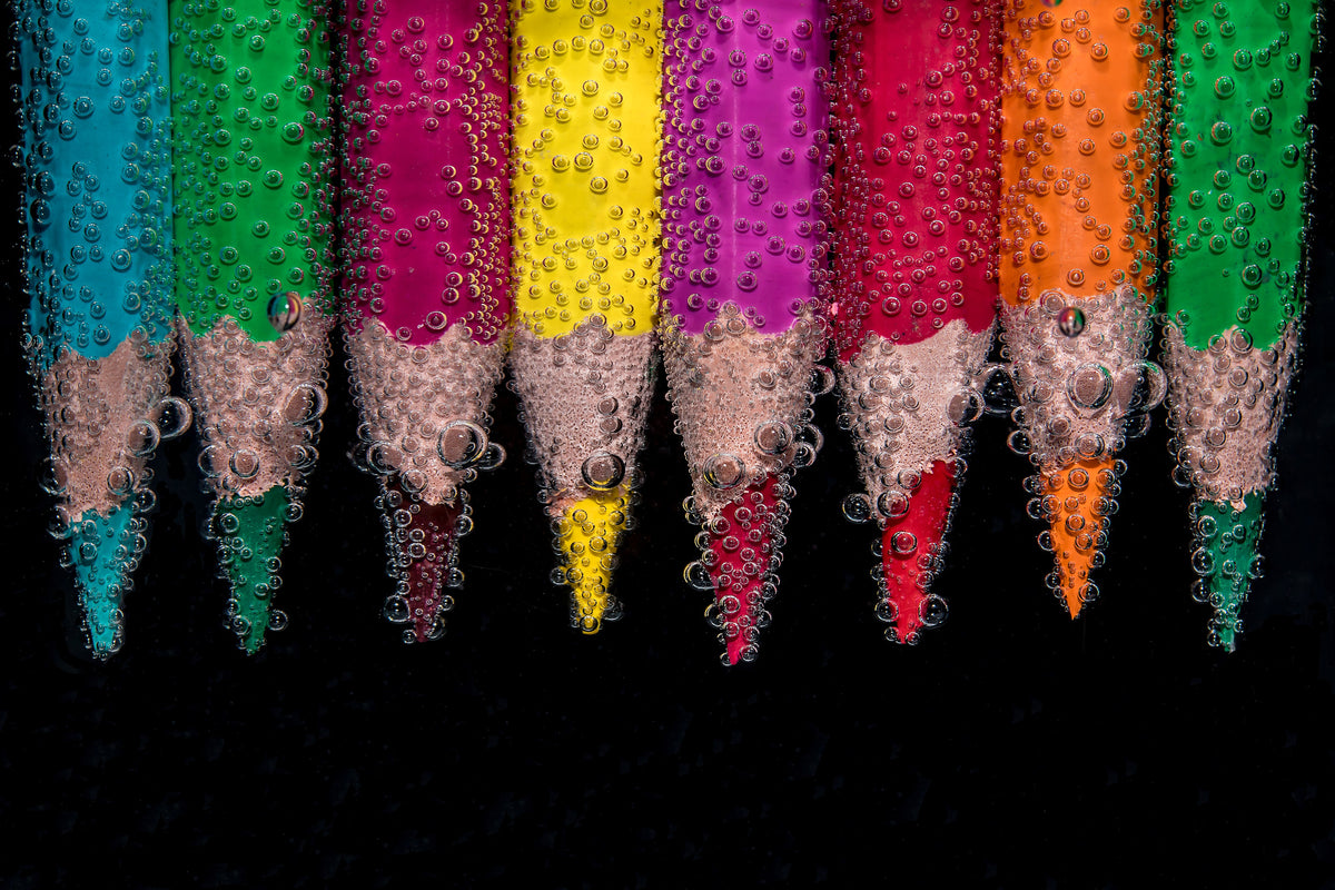 aluminium-print-crayons-in-the-water