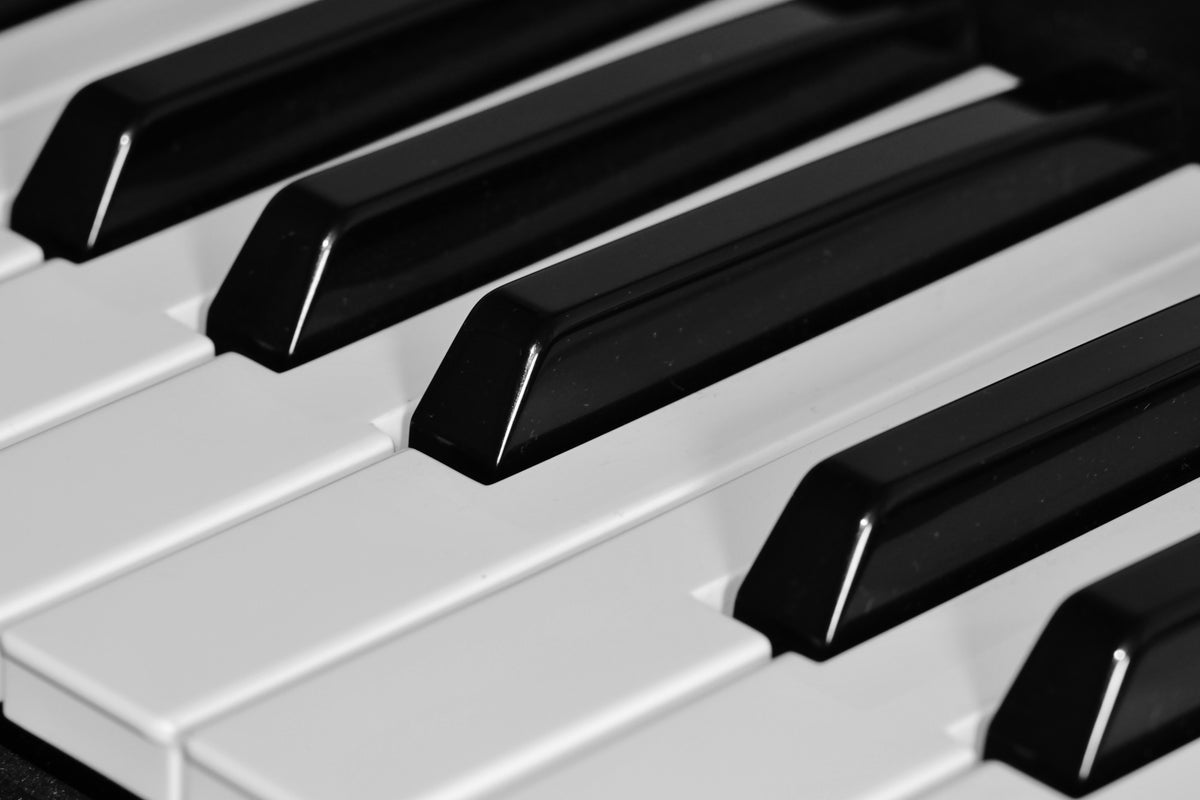 canvas-print-piano-keys-xl