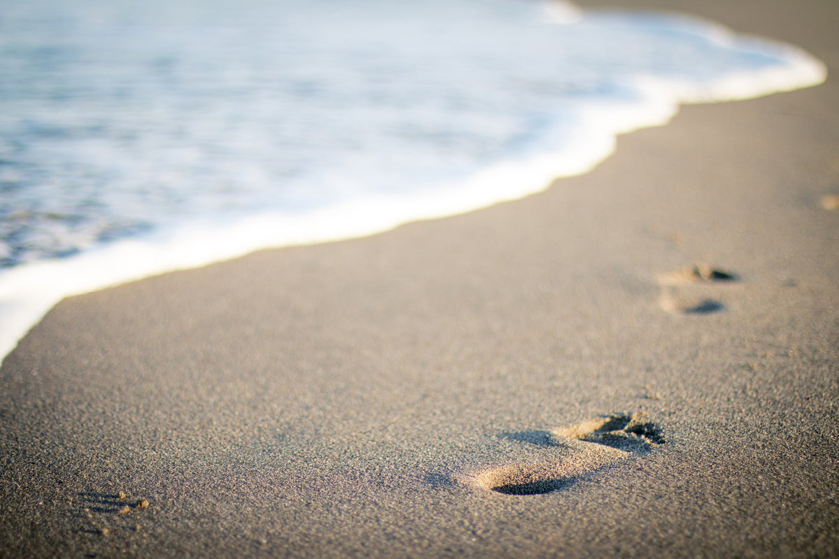 framedposter-print-footprints-in-the-sand-on-the-beach