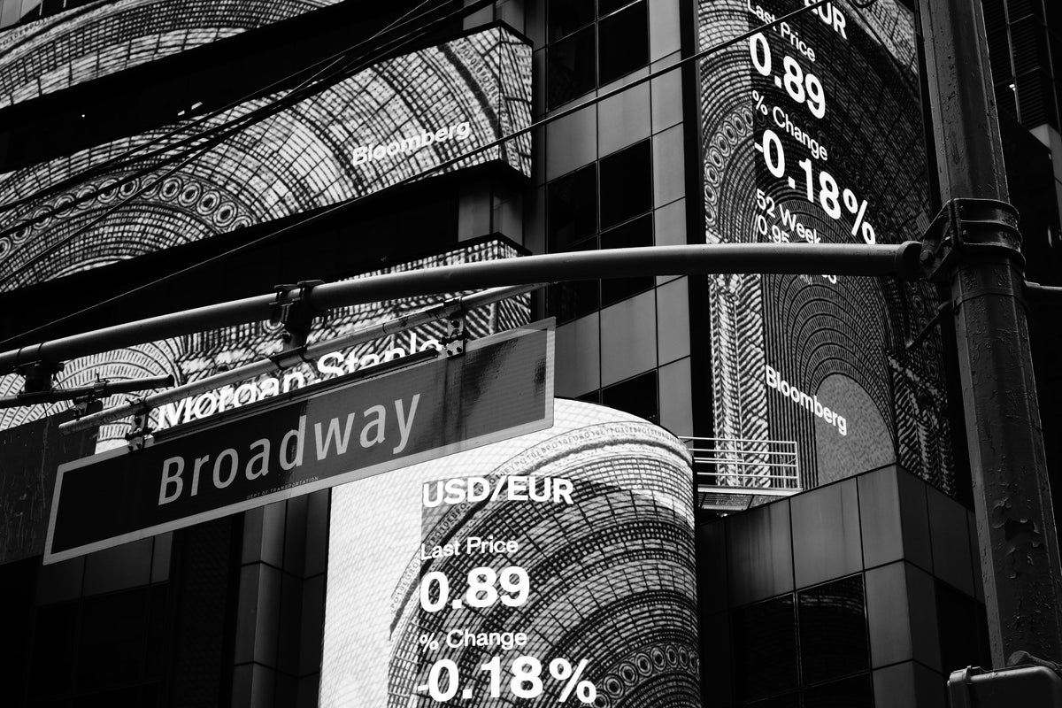 3-piece-acrylic-print-at-night-on-broadway