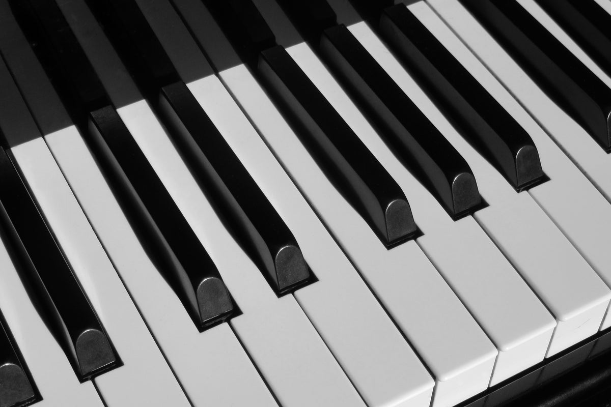 aluminium-print-close-up-piano