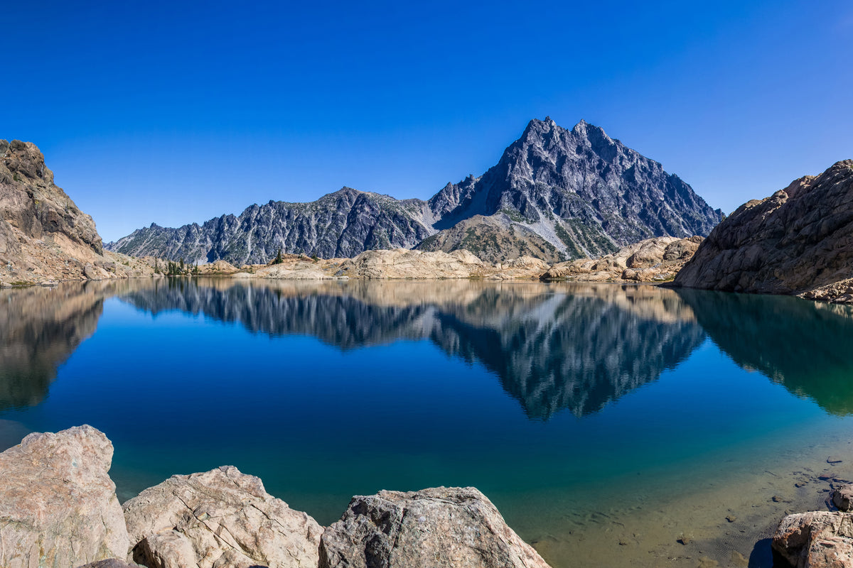 framedposter-print-calming-mountain-lake