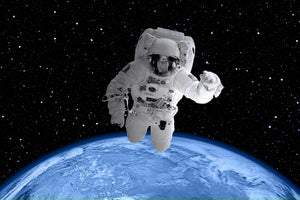 3-piece-aluminium-print-in-the-spacesuit