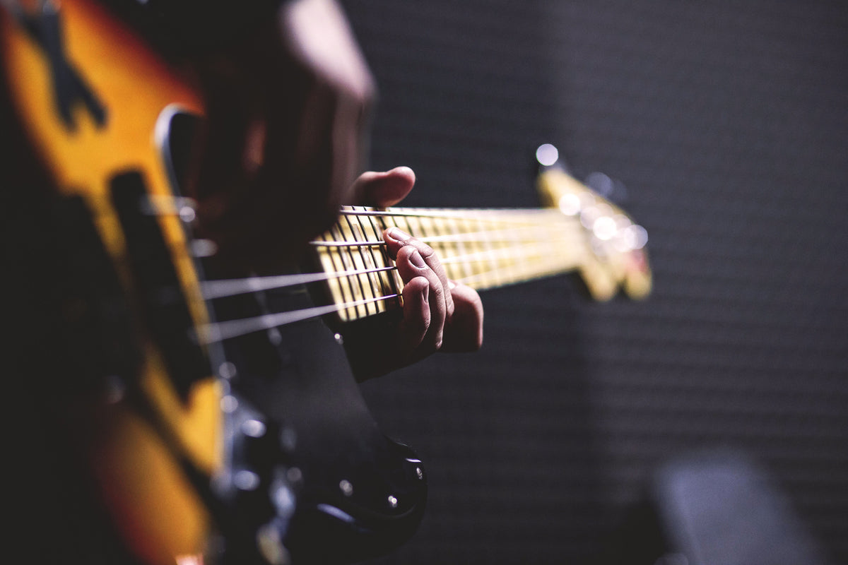 aluminium-print-guitar-player