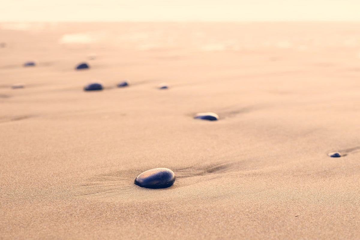 aluminium-print-pebbles-in-the-sand